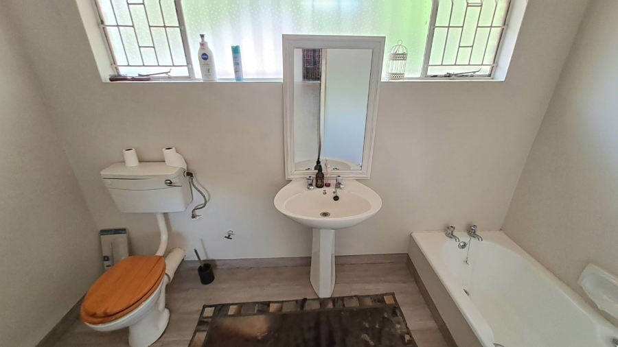 5 Bedroom Property for Sale in Langenhovenpark Free State